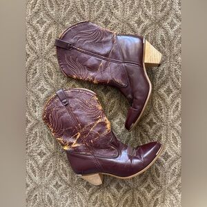 Dingo Maroon and Tan Heeled Boots
